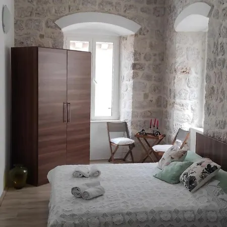 Lovely Rooms *